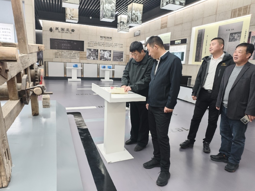 新疆喀什经济开发区兵团分区管委会副主任李坤到我会考察丝网产业